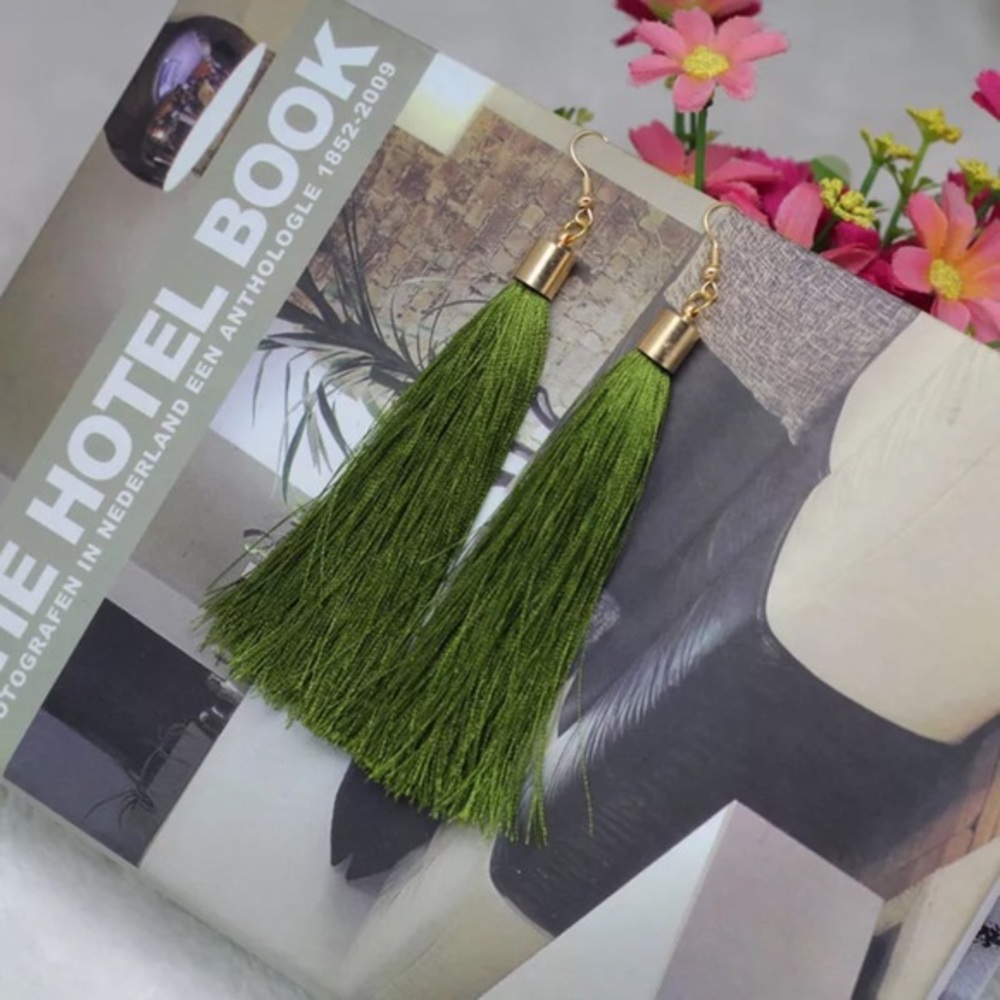 GREEN THREAD TASSEL EARRINGS‎